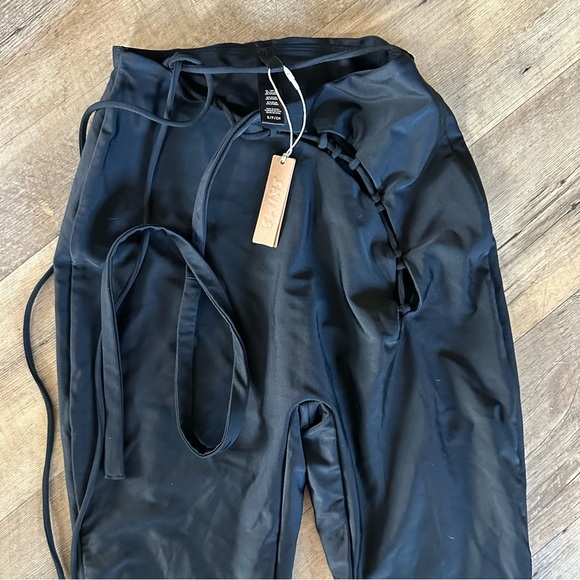 NWT Skims Lace Up Onyx Leggings - Picture 5 of 8